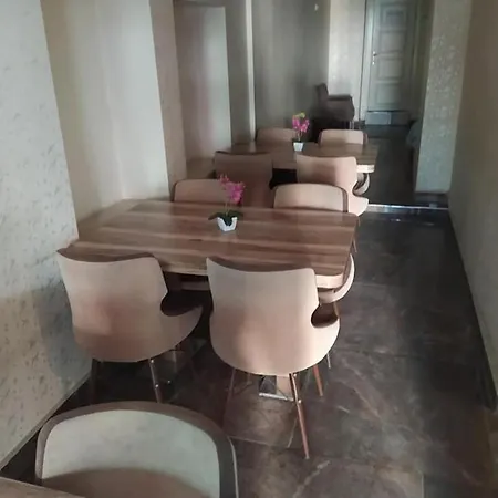 Hotel Oezguen *